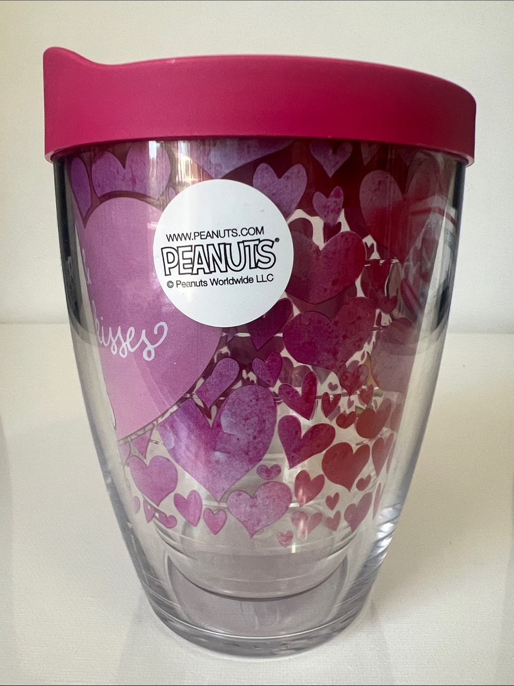 New- Tervis Peanuts Snoopy Valentine's "Hugs & Kisses" 24-ounce insulated mug - Picture 2 of 9